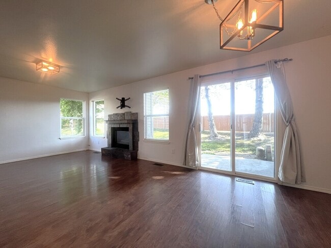 Building Photo - 5851 N Cobbler Ln