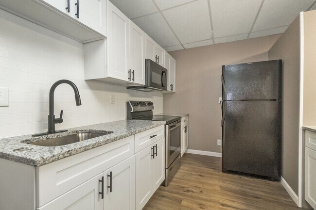 Building Photo - 137-139 Main St