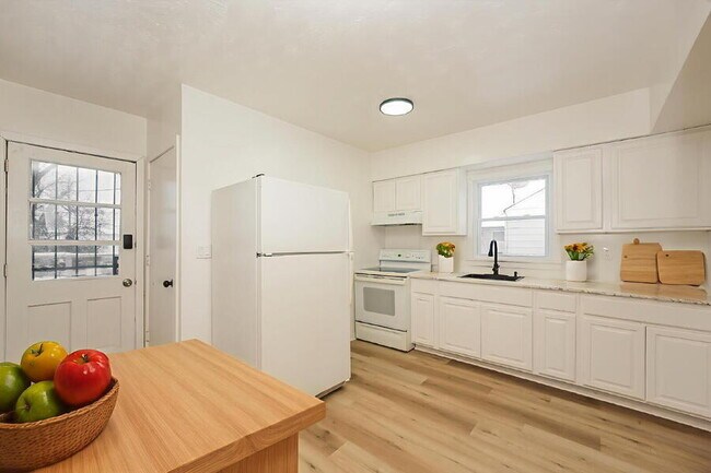 Building Photo - 4495 W 137th St