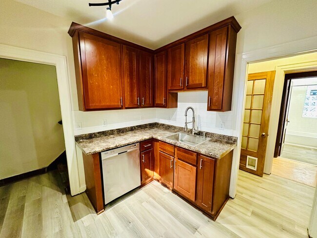 Building Photo - Charming 3-Bedroom Home in the Heart of So...