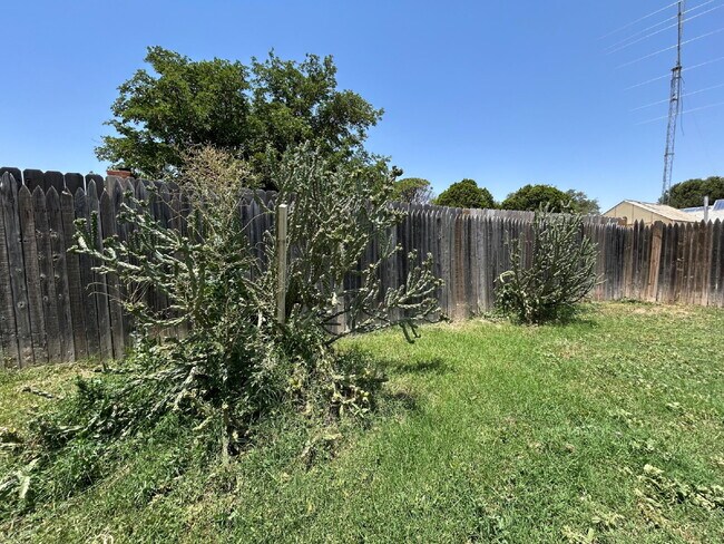 Building Photo - Charming 3-Bedroom Lubbock Home with Cozy ...