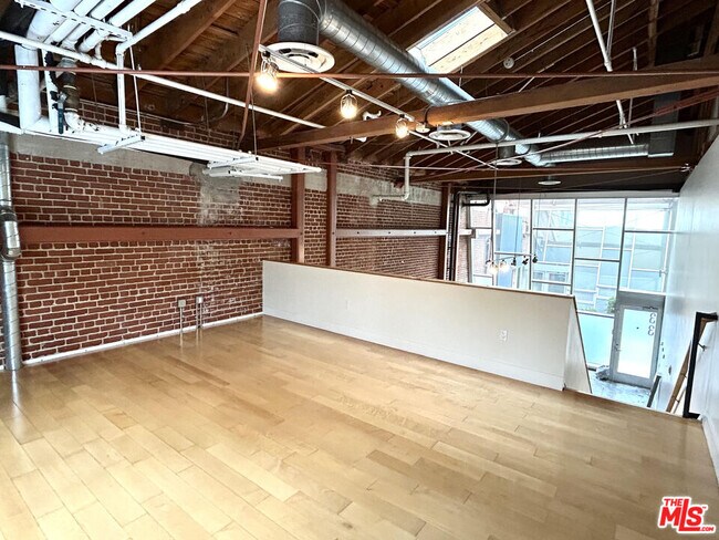 Building Photo - 130 S Hewitt St