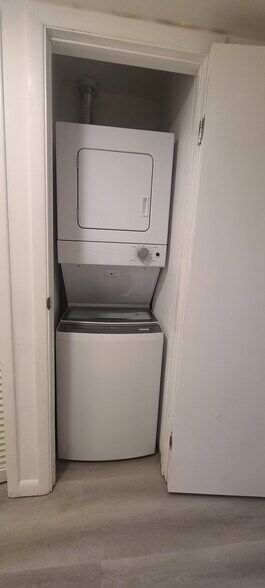 Building Photo - 601 SW 75th St