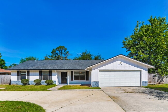 Building Photo - 818 Elmwood St