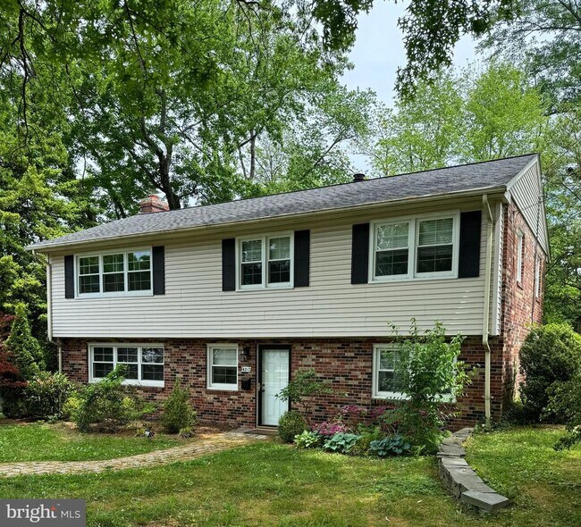 Building Photo - 4217 University Dr