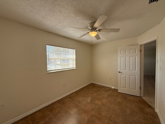 Building Photo - 8649 Paxton Dr