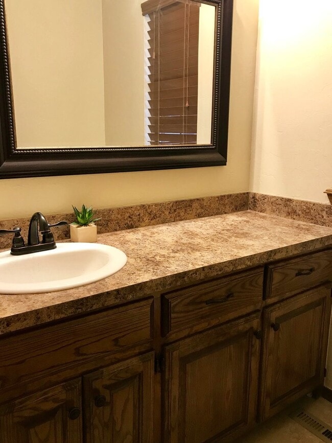 Building Photo - Beautiful Rental in Summerfield