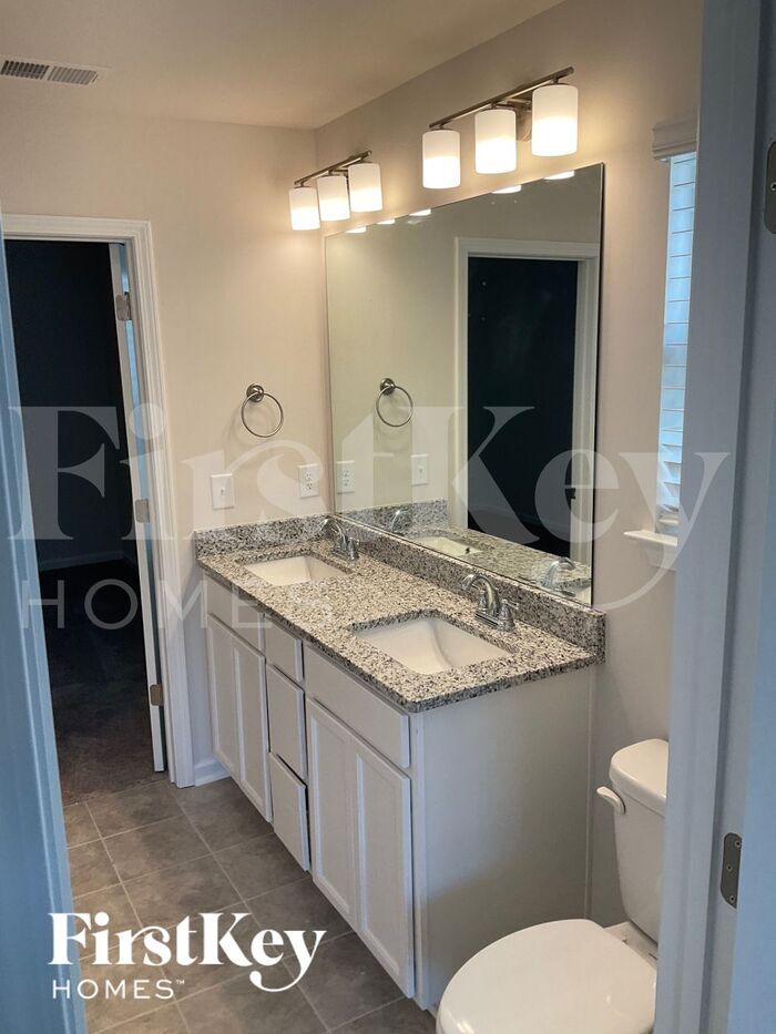 Building Photo - 718 Ridgemoor Trl