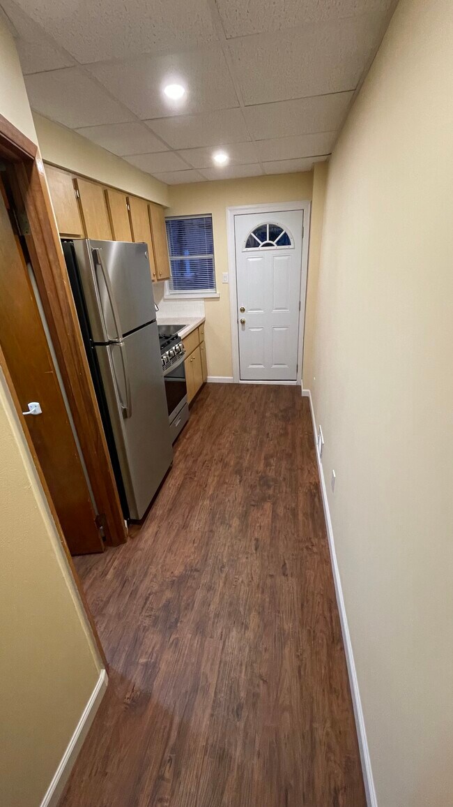 Kitchen - 2713 S Alder St