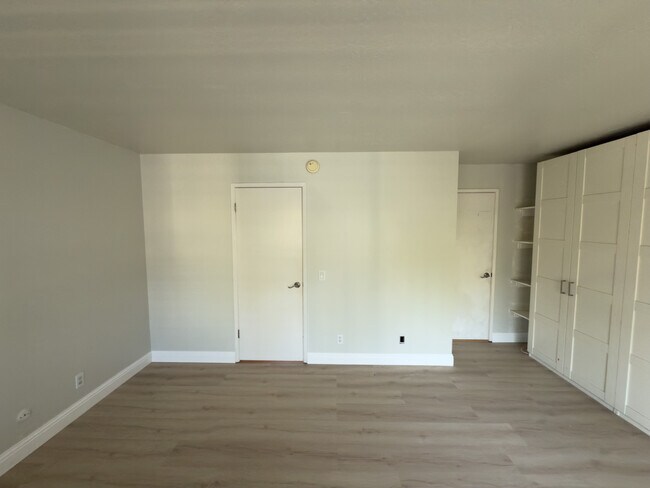 Building Photo - 3322 Santa Rita Rd