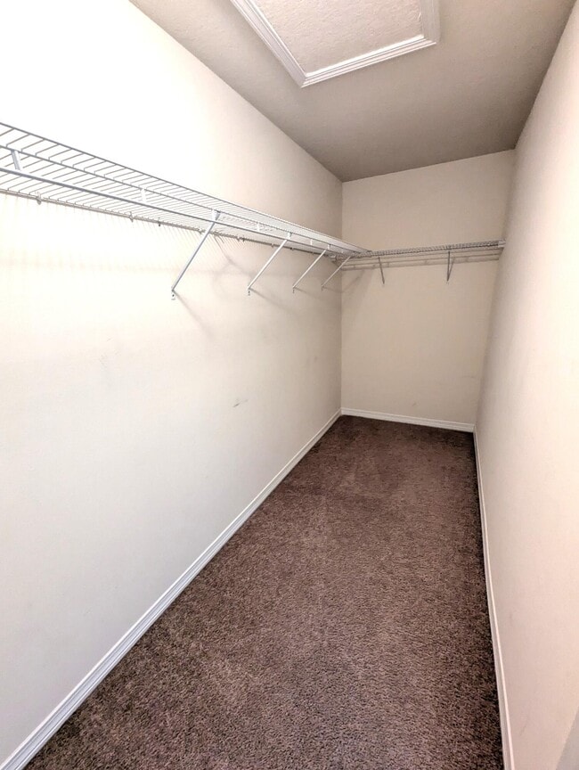 Building Photo - 8450 Island Dr