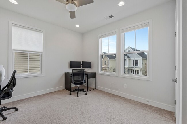 Building Photo - 22956 Aurora Vw Dr