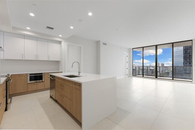 Building Photo - 275 1st Ave S