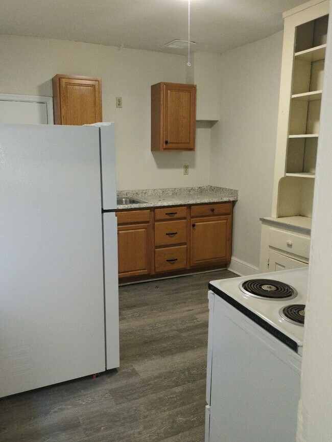 Building Photo - 1808 W 3rd St