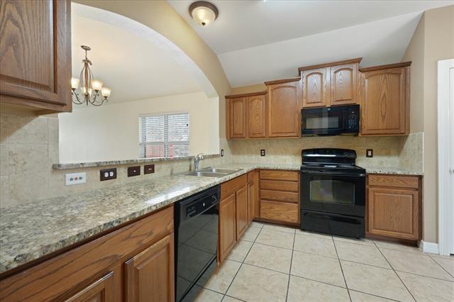 Building Photo - 300 Bluefinch Dr