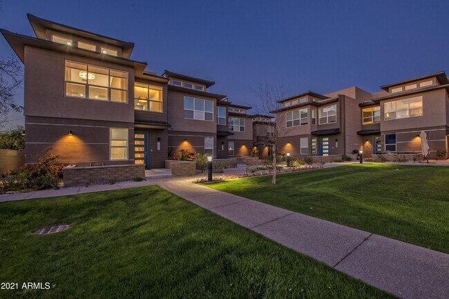 Building Photo - 1214 W 5th St