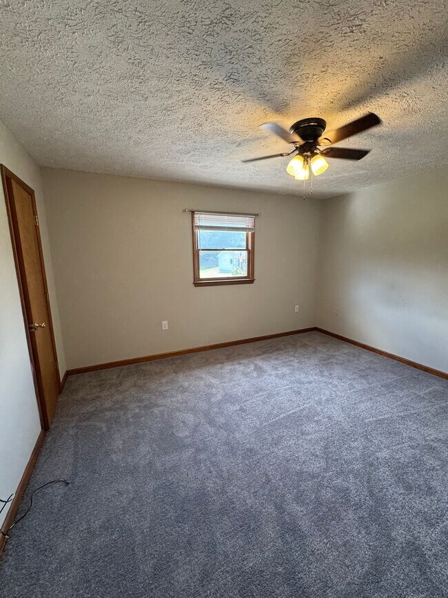 Building Photo - 4774 Mayfield Dr
