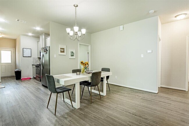 Building Photo - 3723 Arbor Trails Dr