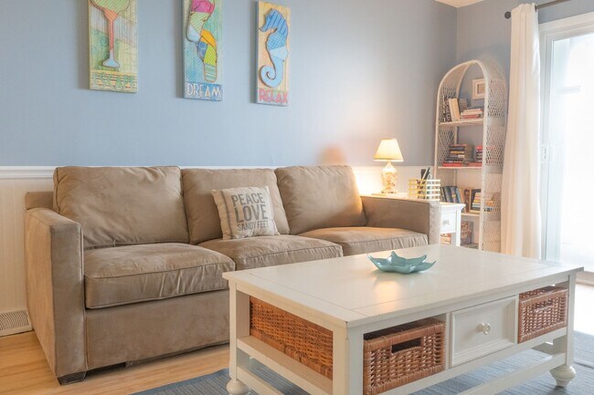 Building Photo - ELEGANT OCEANFRONT OFF-SEASON RENTAL FOR YOUR PERFECT WINTER GETAWAY