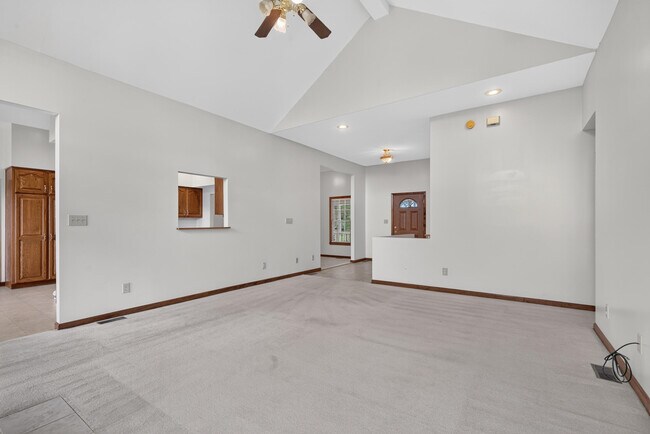 Building Photo - 133 Foxtail Dr