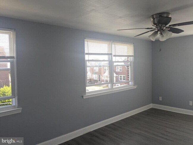Building Photo - 1327 E Weaver St