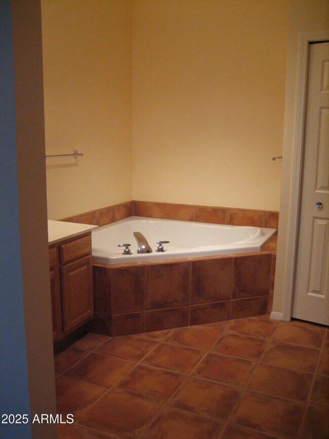 Building Photo - 1626 Kestrel Cir