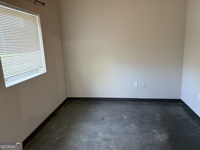 Building Photo - 620 Glen Iris Dr NE