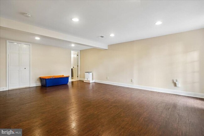 Building Photo - 223 Burgess Ave