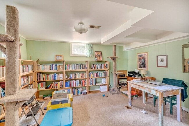 Building Photo - 1212 St George Ave