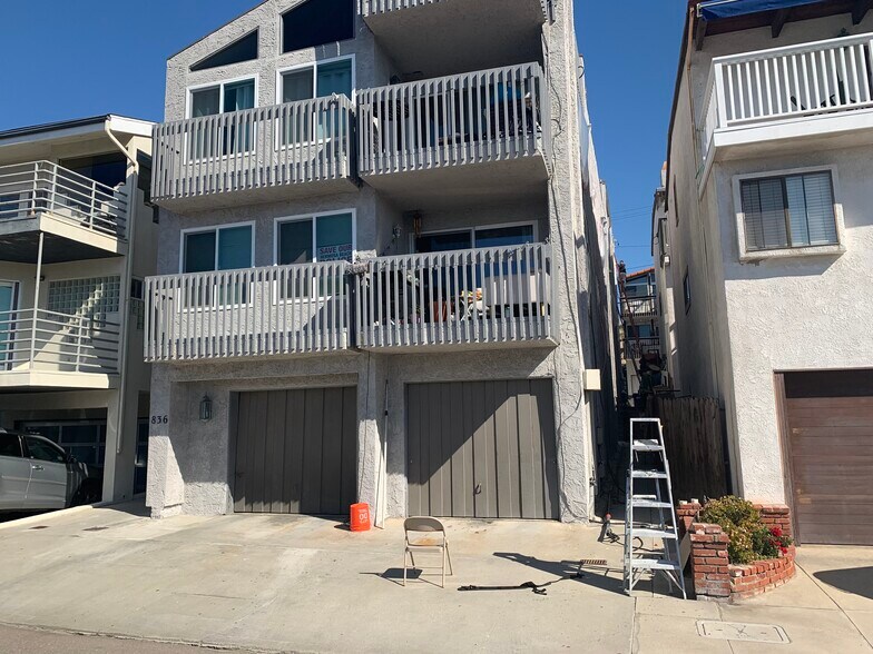 Building Photo - 836 Manhattan Ave