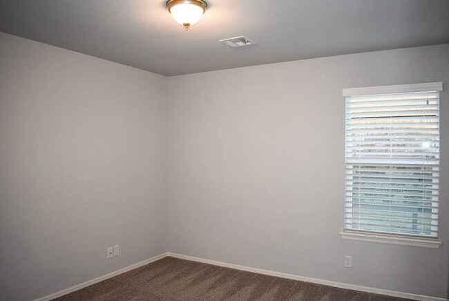 Building Photo - Your new home in Stone Horse is waiting for you! Come see this beautiful 3 bedroom, 2 bath home!
