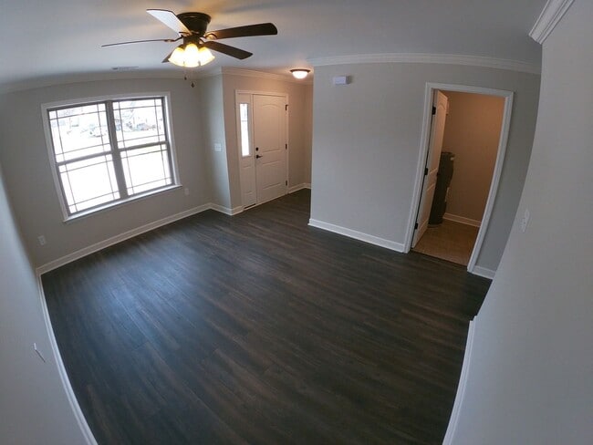 Building Photo - FOR LEASE - Townhome in Hartsville!