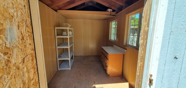 Building Photo - Large Four Bedroom Home in West Salem