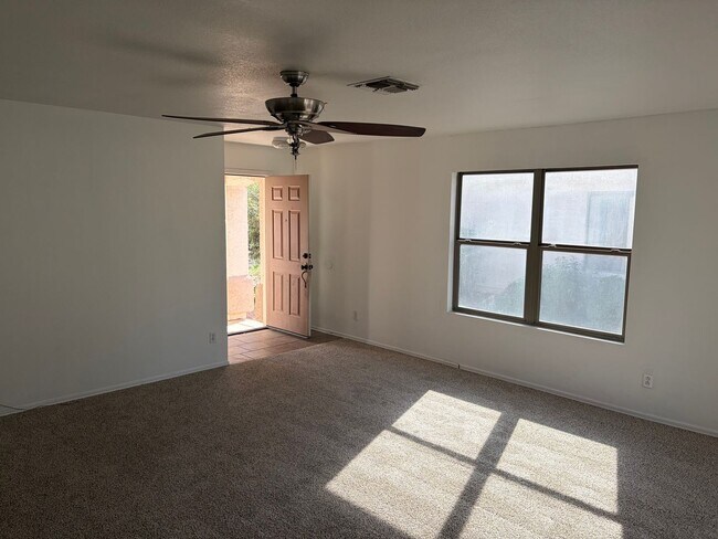 Building Photo - Surprise, Im waiting for you!