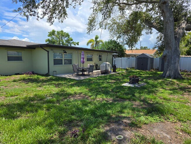Building Photo - Live the Florida Lifestyle – Turnkey 2BR H...
