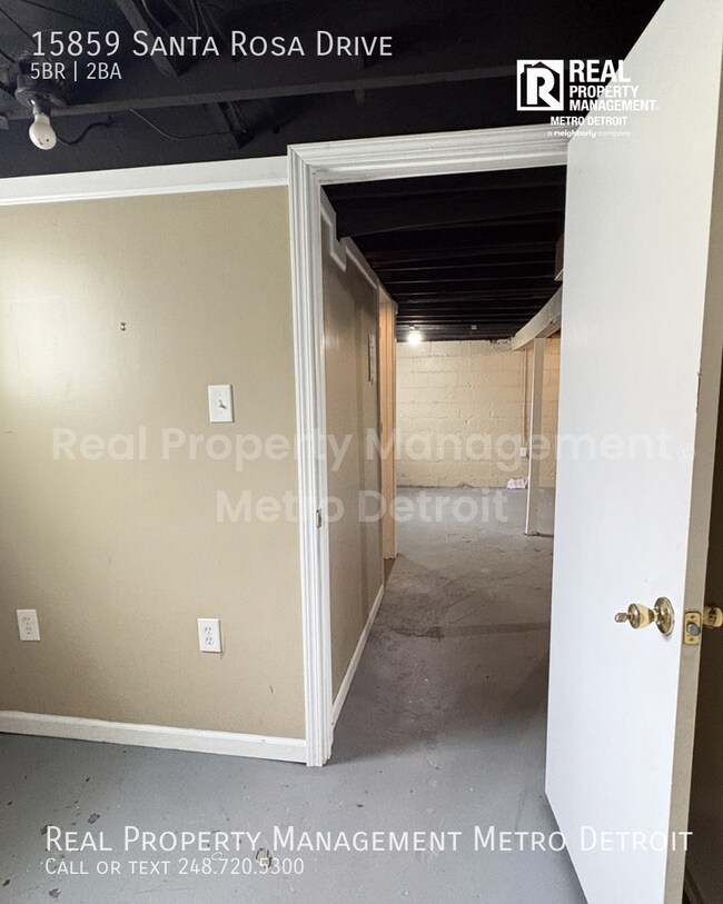 Building Photo - 15859 Santa Rosa Dr