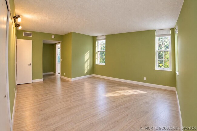Building Photo - 4000 Cypress Grove Way
