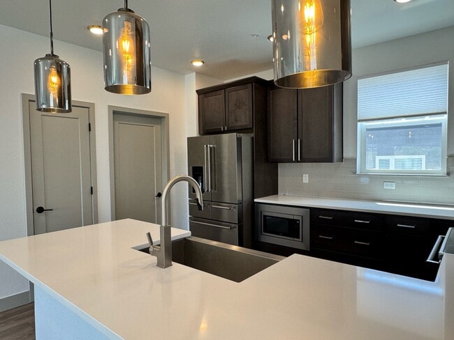 Building Photo - 2865 W 69th Ave