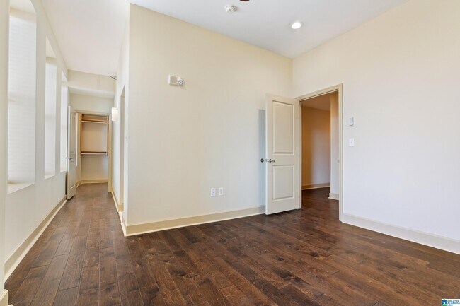 Building Photo - 2024 2nd Ave N