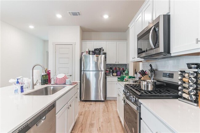 Building Photo - 2017 Daleside Ln