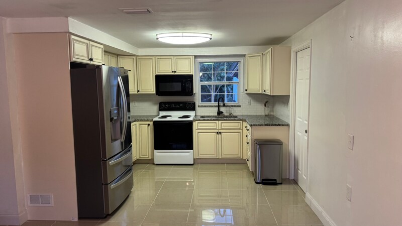 Building Photo - 6980 82nd Ave N