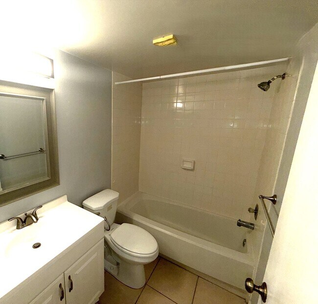 Building Photo - 7 Castania Ct
