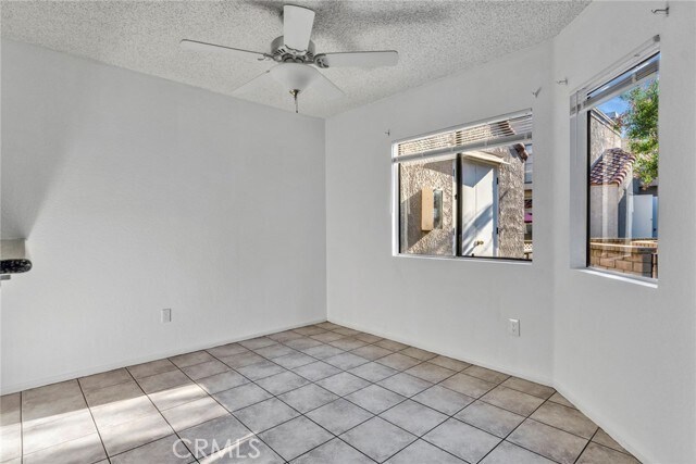 Building Photo - 9764 Huntington Dr