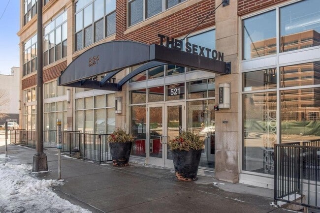 Building Photo - 521 S 7th St