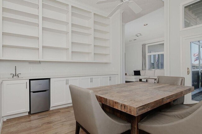 Building Photo - 12374 Lake Vista Dr