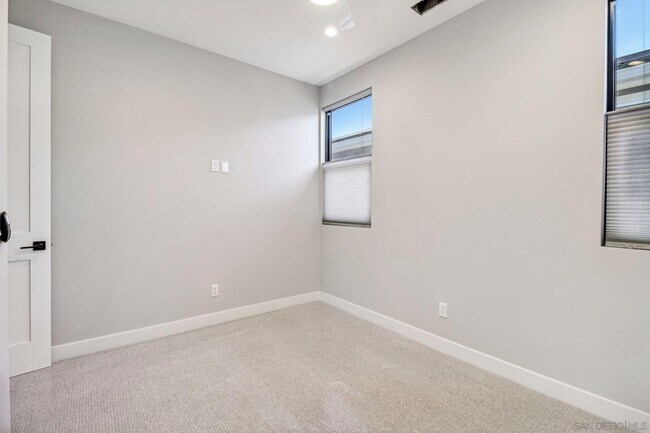 Building Photo - 2948 Copley Ave