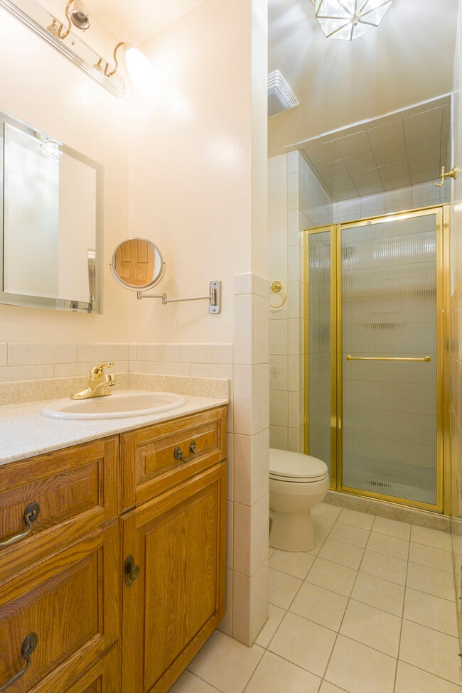 Building Photo - 1301 N Northwest Hwy