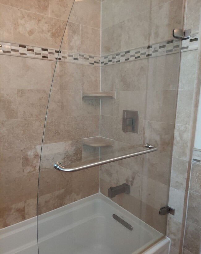 Building Photo - Stunning And Spacious 2-Level, 1 Bedroom, ...
