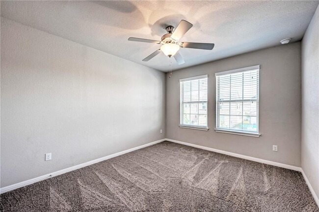 Building Photo - 107 Buckthorn Dr
