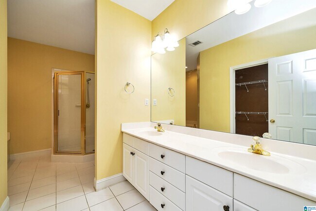 Building Photo - 5126 English Turn